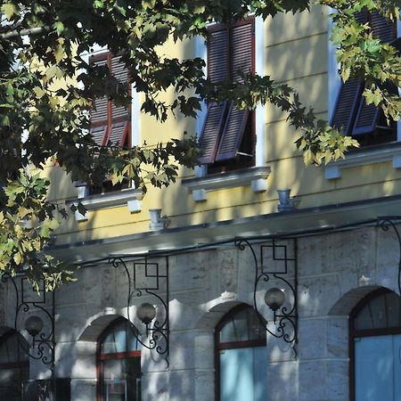 Monarc Hotel Tirana Exterior photo