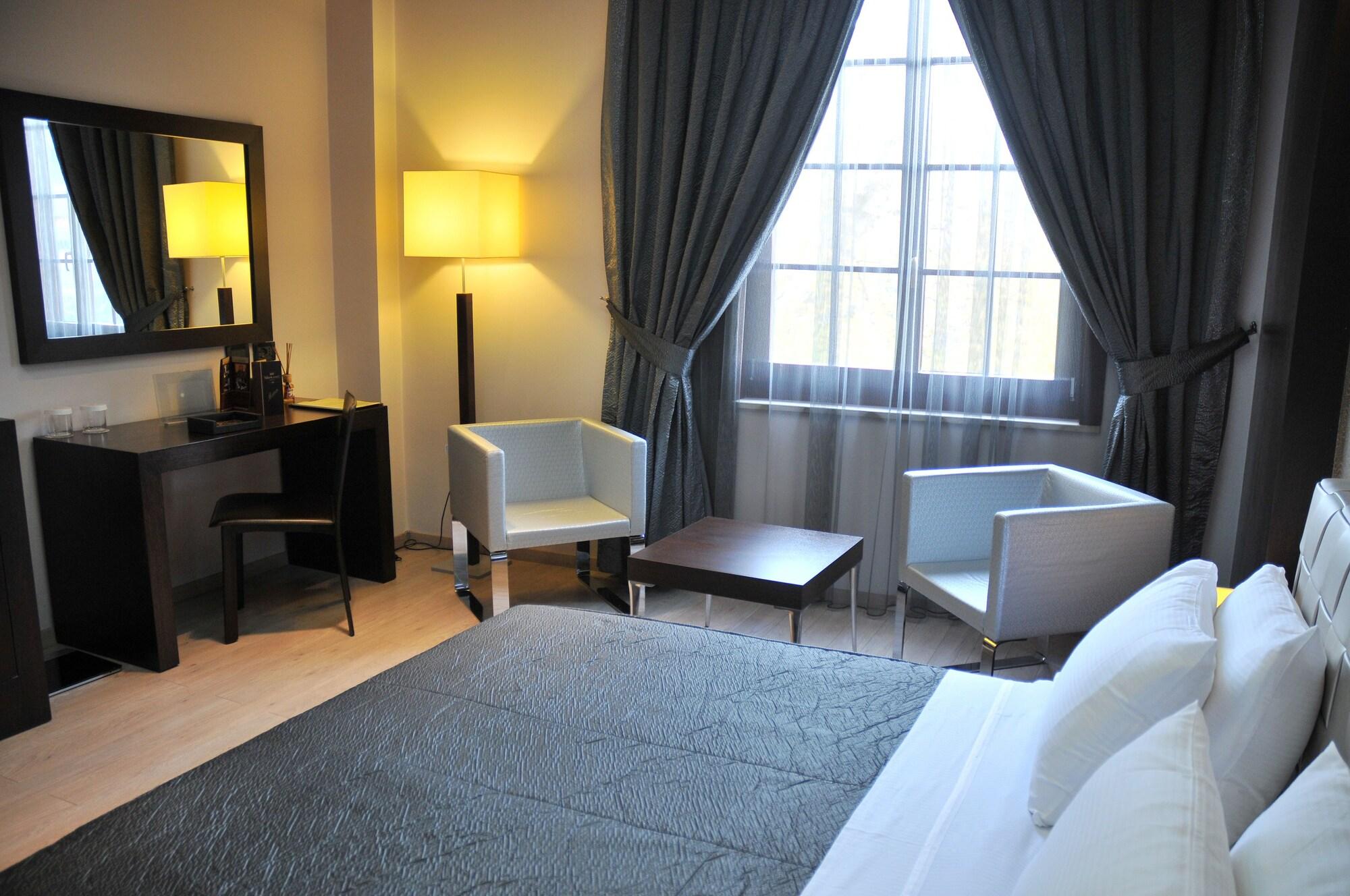 Monarc Hotel Tirana Exterior photo