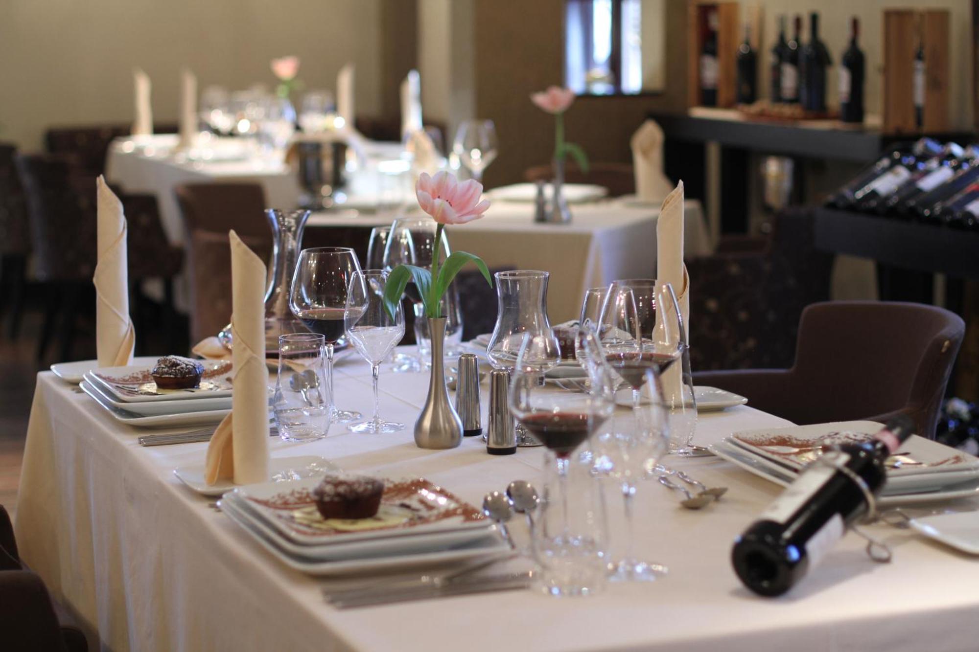 Monarc Hotel Tirana Restaurant photo