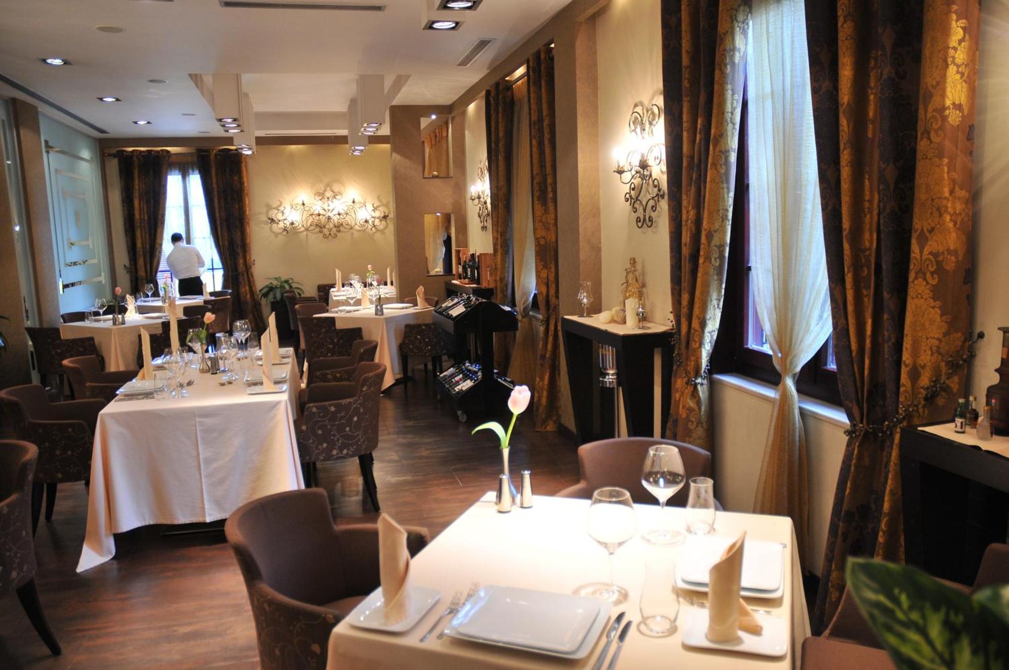 Monarc Hotel Tirana Restaurant photo