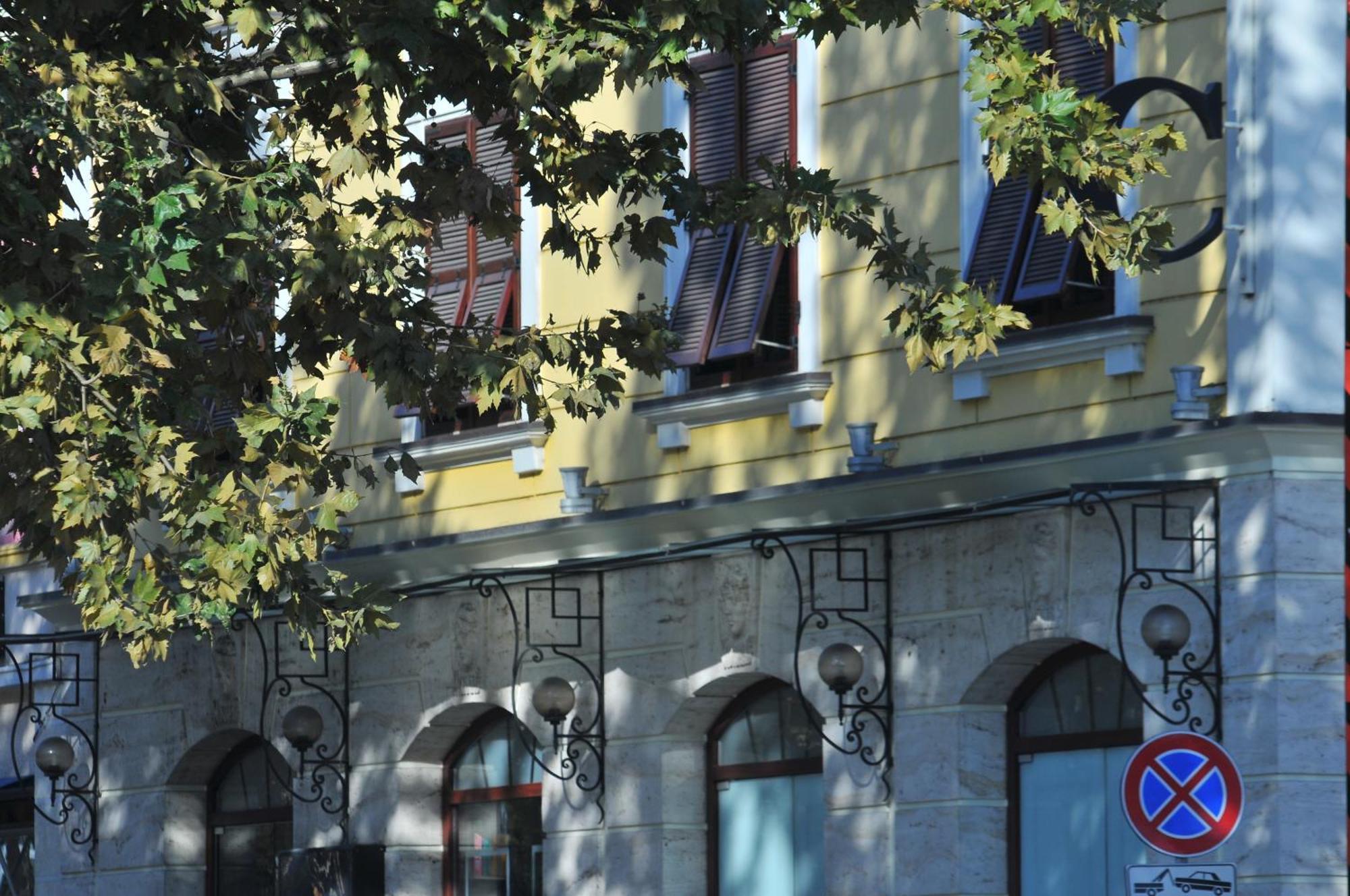 Monarc Hotel Tirana Exterior photo