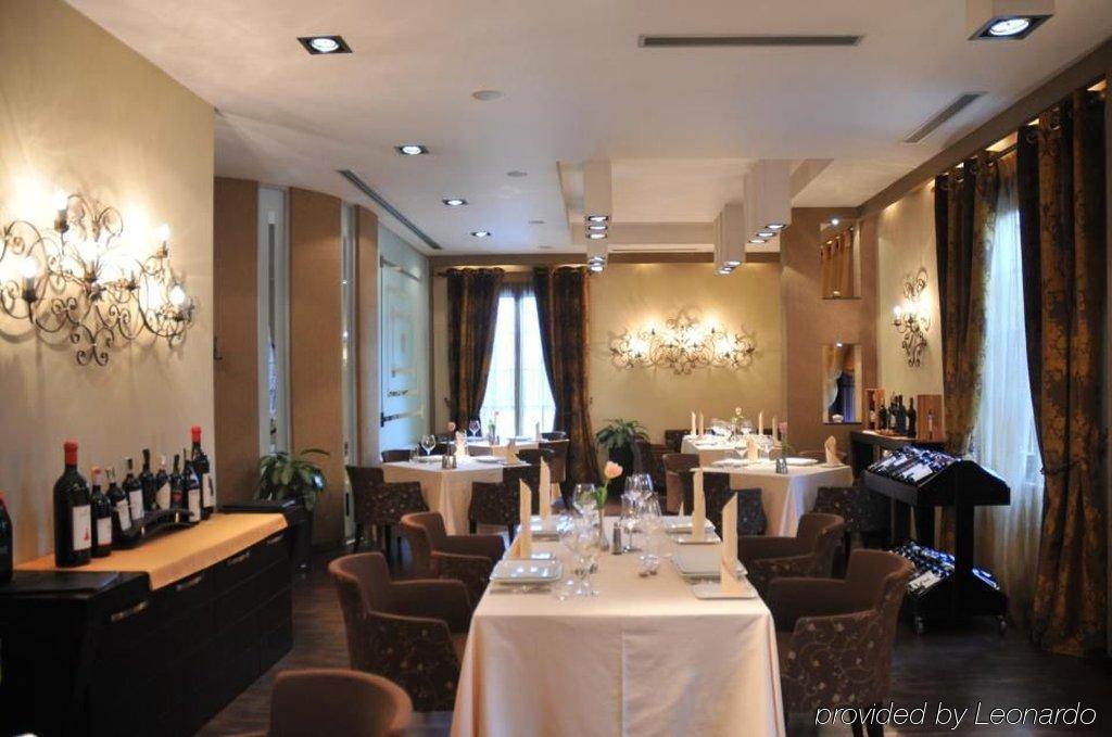 Monarc Hotel Tirana Restaurant photo